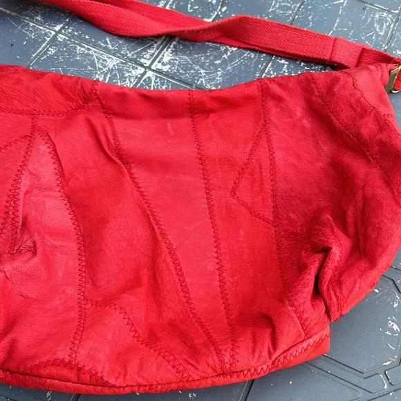 70’s Vintage, never worn red shoulder bag. - Picture 8 of 8